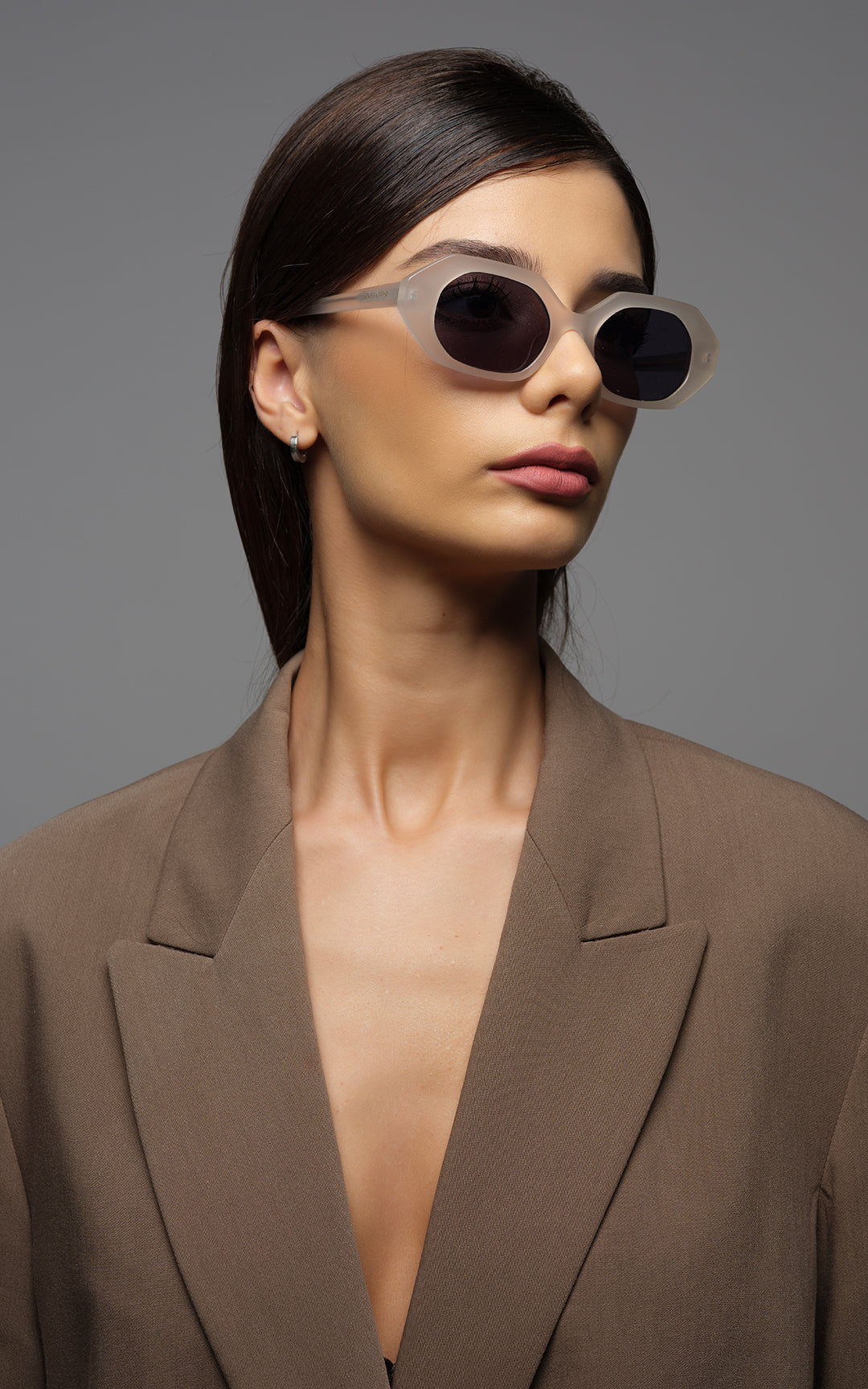 Santorini / Beige (GY) + Dark Black Lens.